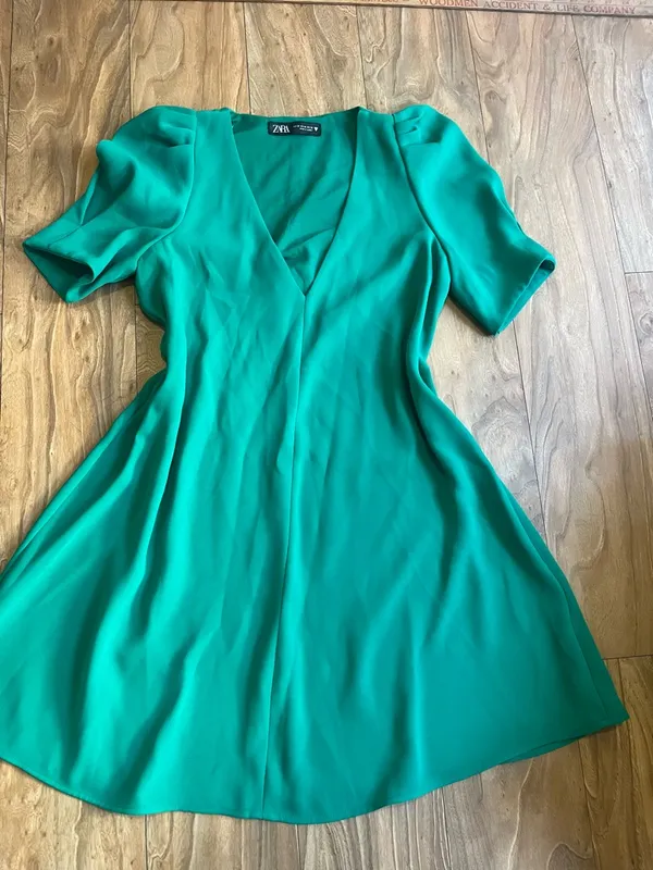 Zara Emerald Green V-Neck Midi Dress with Puff Sleeves - Image 3