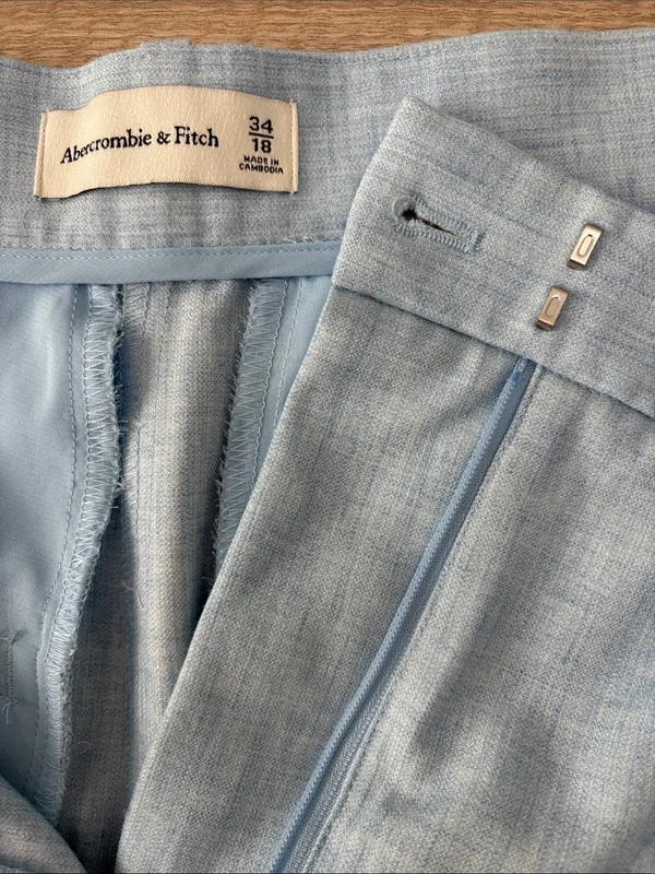 Abercrombie & Fitch Pleated Shorts Light Blue Women Size 18 - Image 3