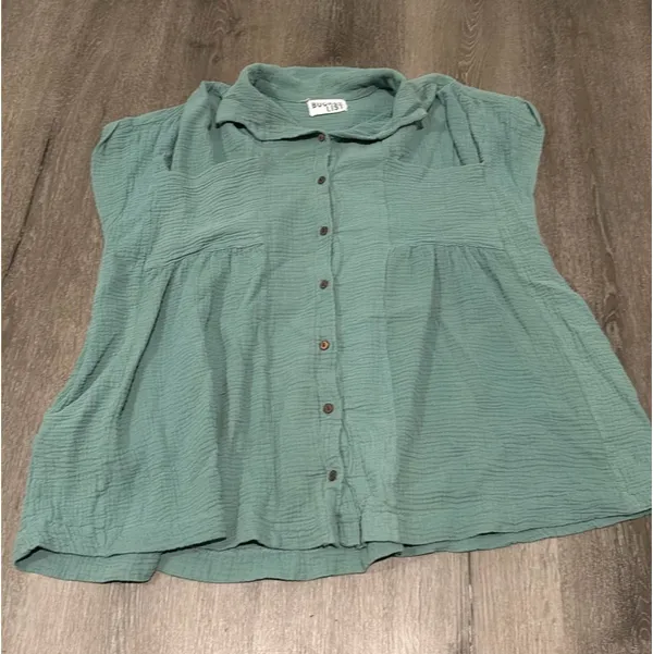 Bucket List Boutique Top Green Size L - Image 3