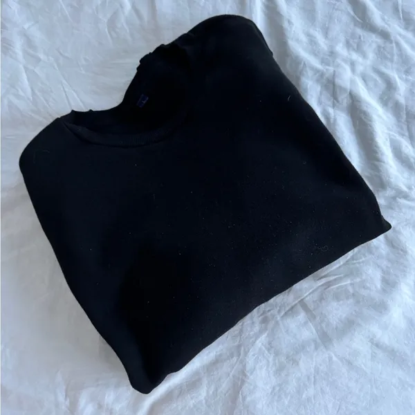 Women’s Black Crewneck Sweatshirt Soft Cozy Minimalist Pullover Size Large - Image 3