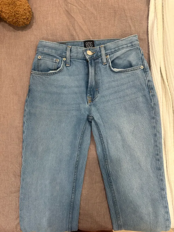 BDG Low-Rise Jeans - Image 4