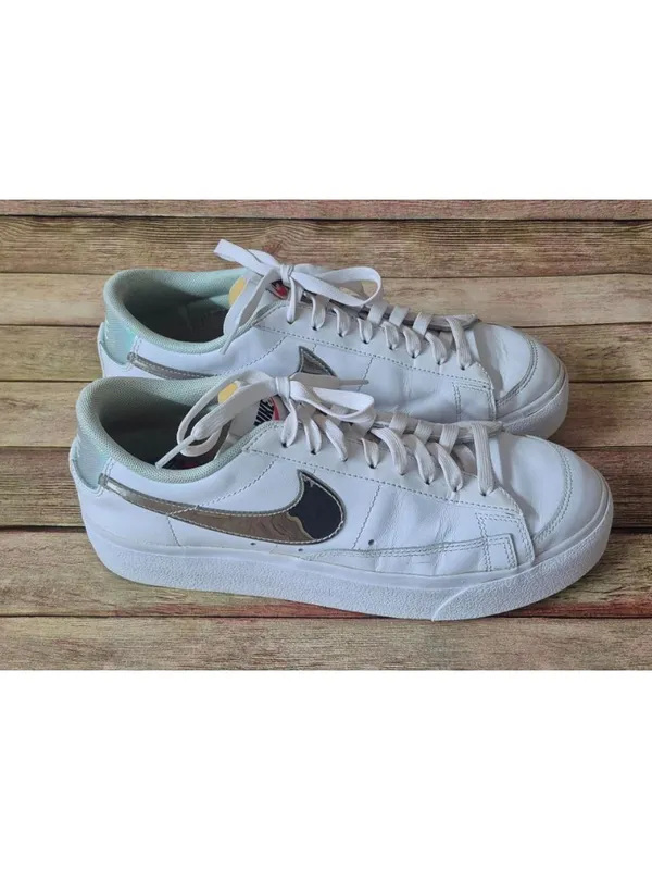Nike Blazer Low Platform Womens 10 White Metallic Silver Iridescent DQ7654-100 - Image 5
