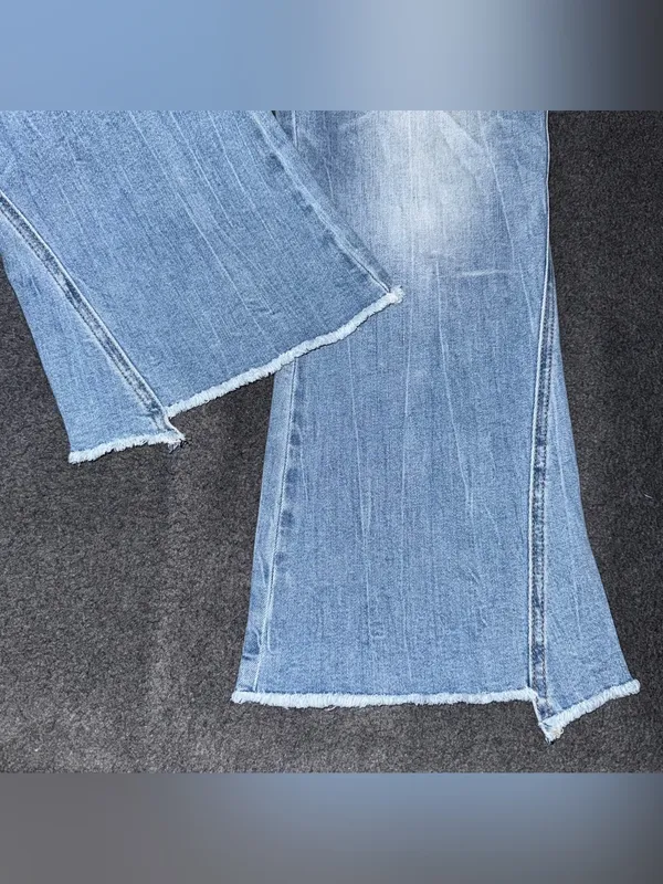 MISS ME Denim Crop Flare Jeans Light Wash Raw Hem Womens 32 x 26 Stretch M2190FL - Image 6
