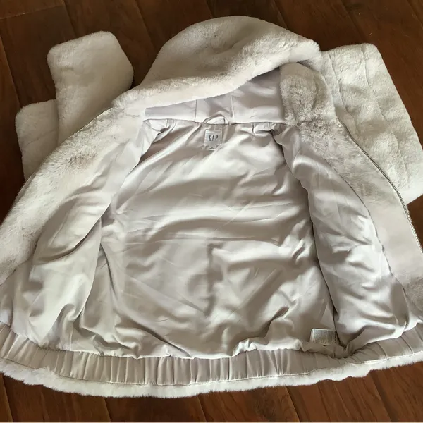 Modern faux fur jacket 🌸NWOT - Image 4