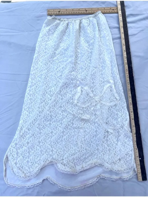 Vintage White Lace Skirt With Bow Accent & Scalloped Hem Elastic Waist Lined 35o - Image 3