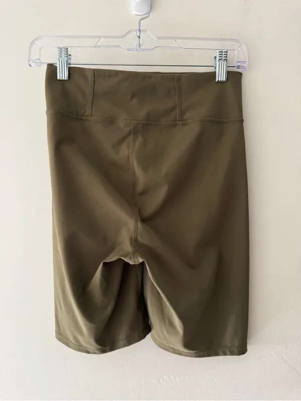 Madewell MWL High Rise 7" Olive Green Biker Shorts‎ - Image 4