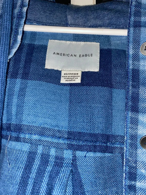 American Eagle Outfitters Cropped Flannel - Image 4