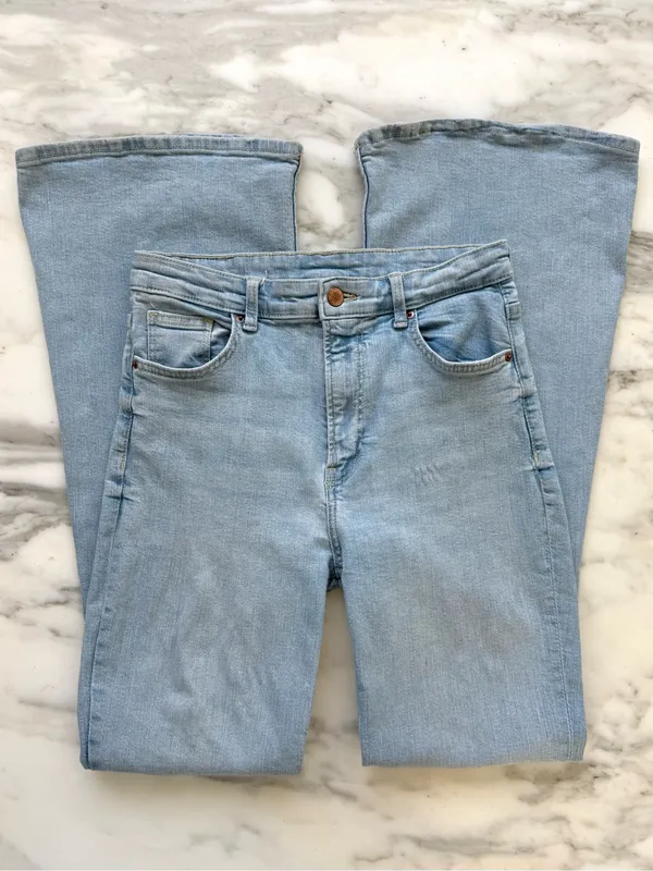Bershka High Rise Flare Jean • Sz 6 - Image 4