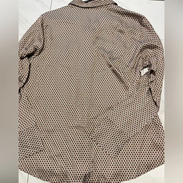 NWT Abercrombie & Fitch patterned satin button up geometric brown white blouse L - Image 4