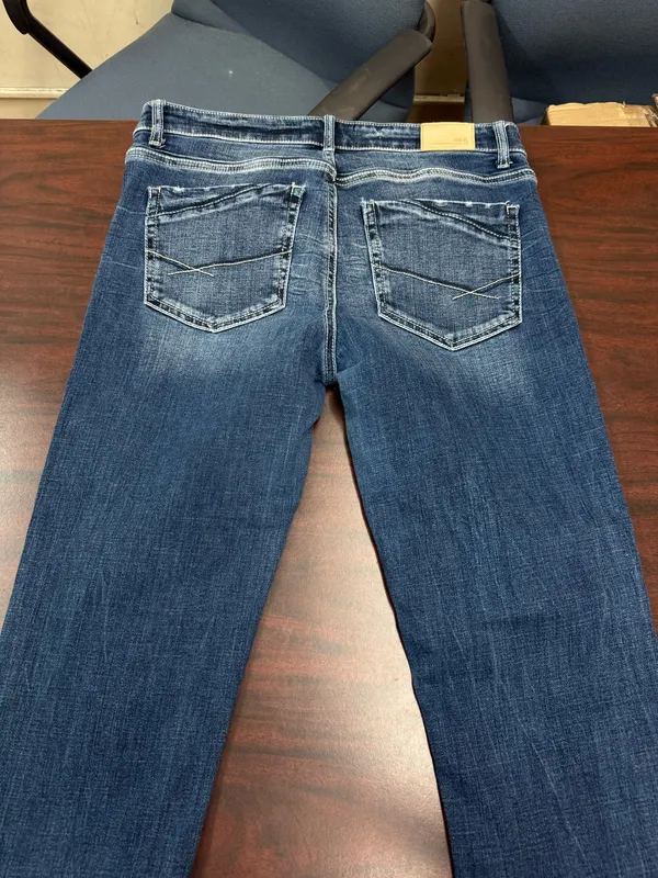 BKE Women’s Payton Universal Fit Mid-Rise Capri Jeans Size 29 - Image 4