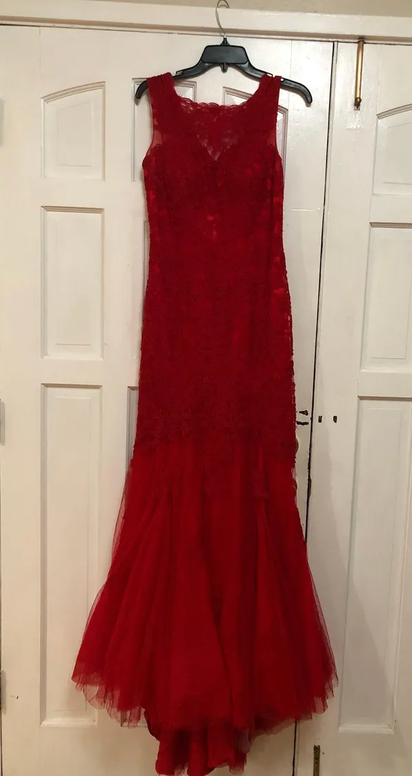 Lace red prom dress Size 4 - Image 2
