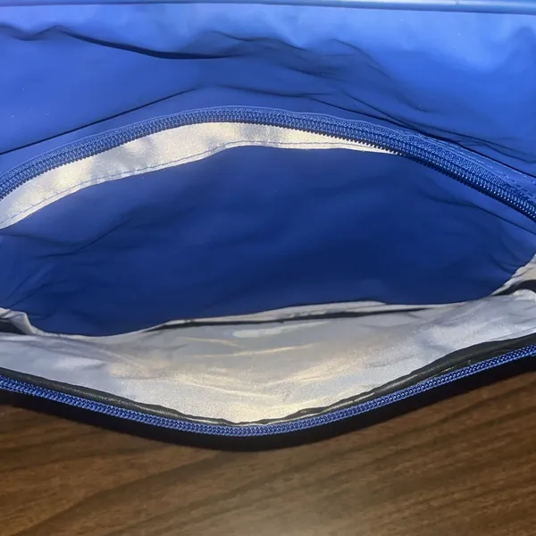 NEW Trafalgar Blue Multi Color Shoulder Hand Travel Bag - Image 5