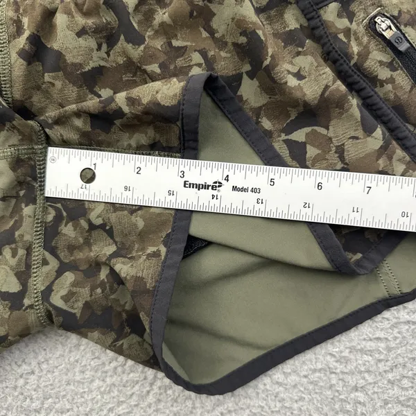 Lululemon Tracker Shorts Low Rise 4" Green Camo Athletic Athleisure Women's 8 - Image 8