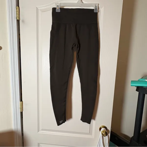 Set Active leggings. Size Large. Black. Excellent condition. - Image 4