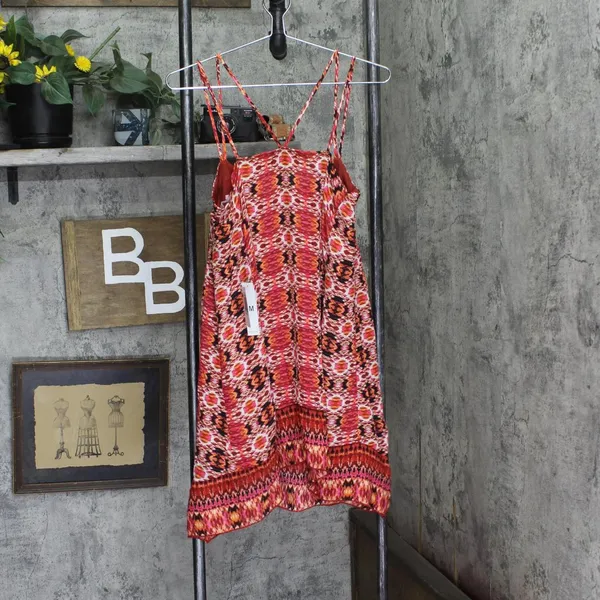 NWT Teeze Me Juniors Printed Handkerchief-Hem Shift Dress Red Paisley M - Image 4