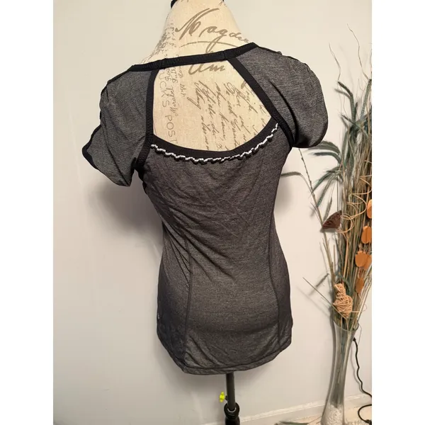 Lululemon‎ Athletica Gray Heathered Short Sleeve V-Neck Athletic Top Women's 8 - Image 3