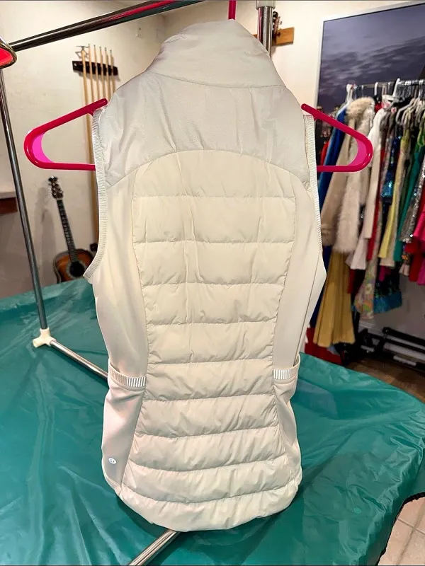 lululemon Down for It All Vest Women's Puffer Vest White Size 2 - Image 4