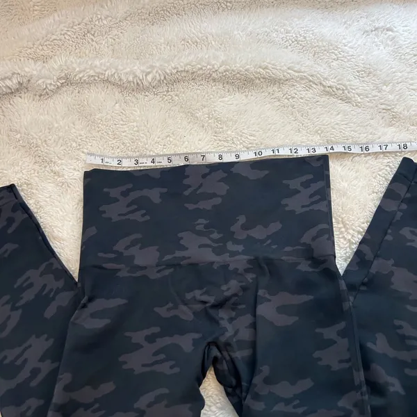 Spanx Womens Seamless HR Slimming Camo Print Leggings Sz XL Casual Teacher Emo - Image 3