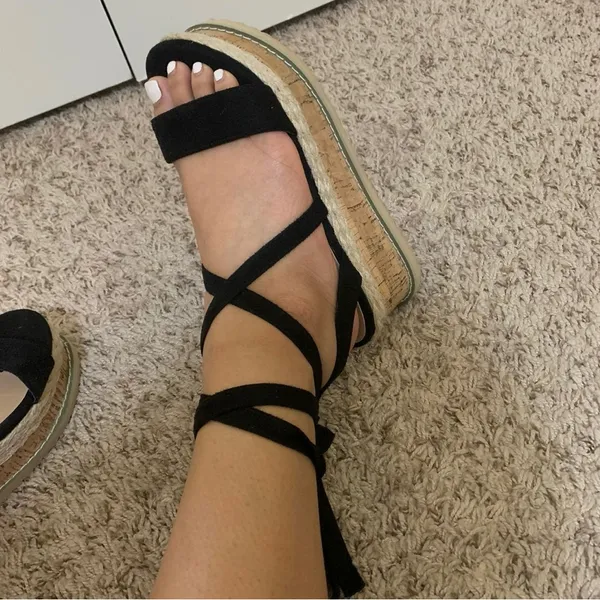 Pretty Little Thing women’s sandals - Image 3