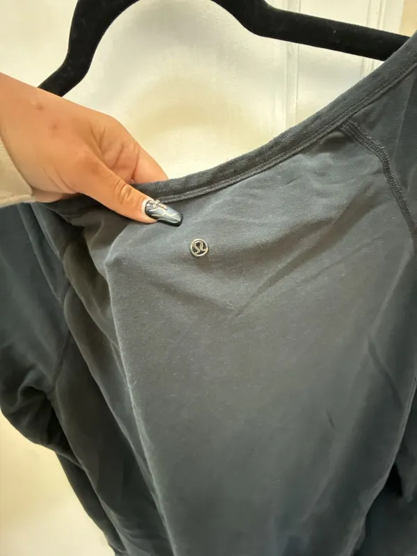 Lululemon Women's Long Sleeve Scoop Neck Pullover with Thumbholes - Image 4