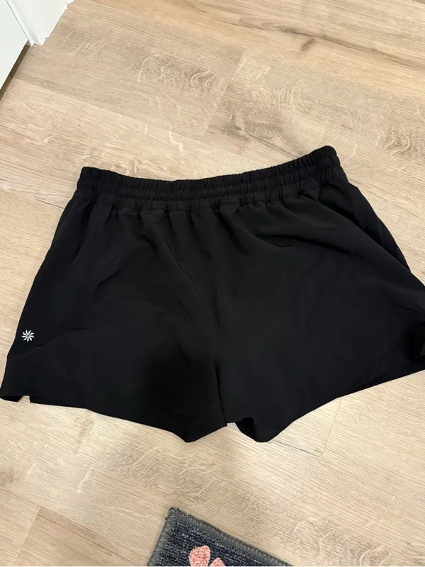 Athleta NWOT Black Shorts Size Medium - Image 3