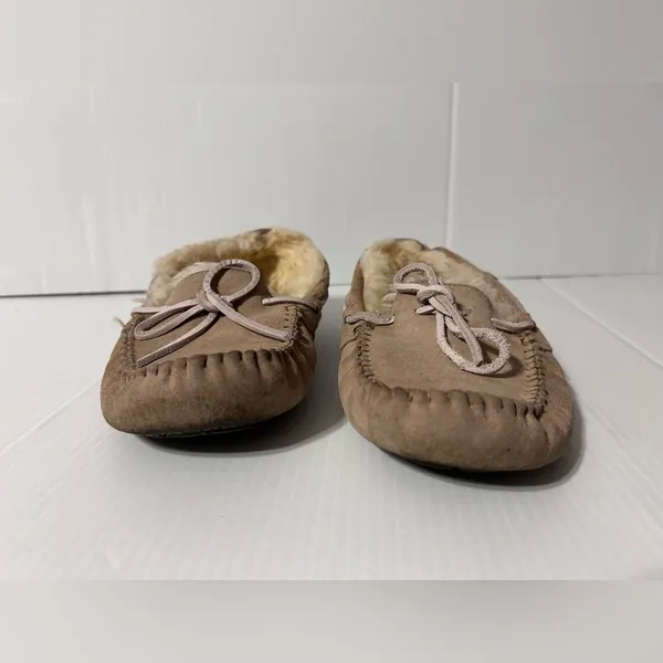 UGG SN 5612 Dakota sand suede sheepskin-lined slippers women size 7 - Image 5