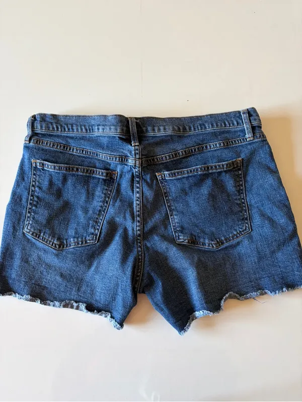 Woman’s Gap Denim Jean Shorts 4-5” Inseam Size 32 Medium Dark Wash Cutoff - Image 6