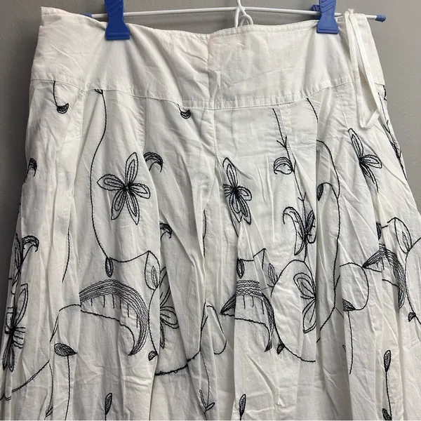 JUNO Vintage Look Embroidered White Midi Skirt Sz M - Image 6