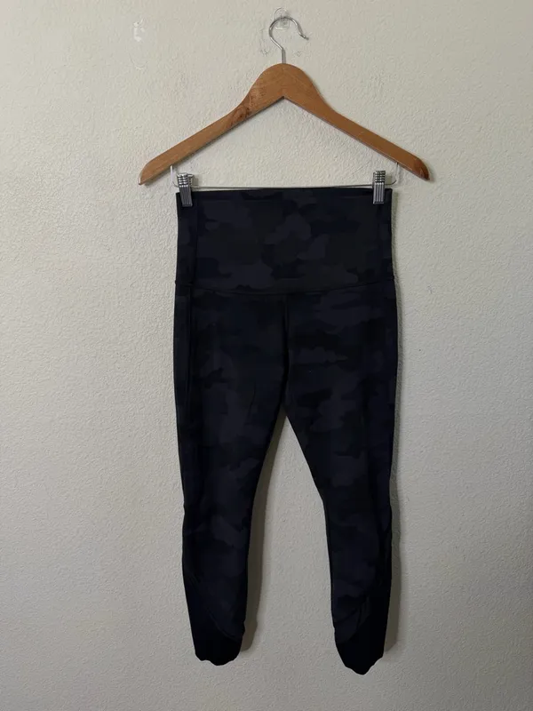 Lululemon‎ Wunder Under Crop High Rise *Roll Down Scallop Luxtreme 23" Size 6 - Image 3