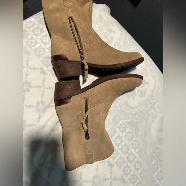 UGG Women's Brown Suede Heeled Boots - Image 4