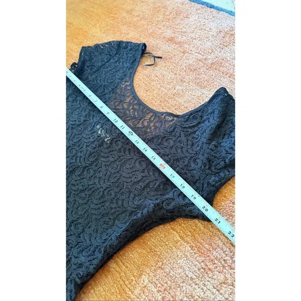 Hinge Black Lace Top Bow Back Size L Stretch - Image 7