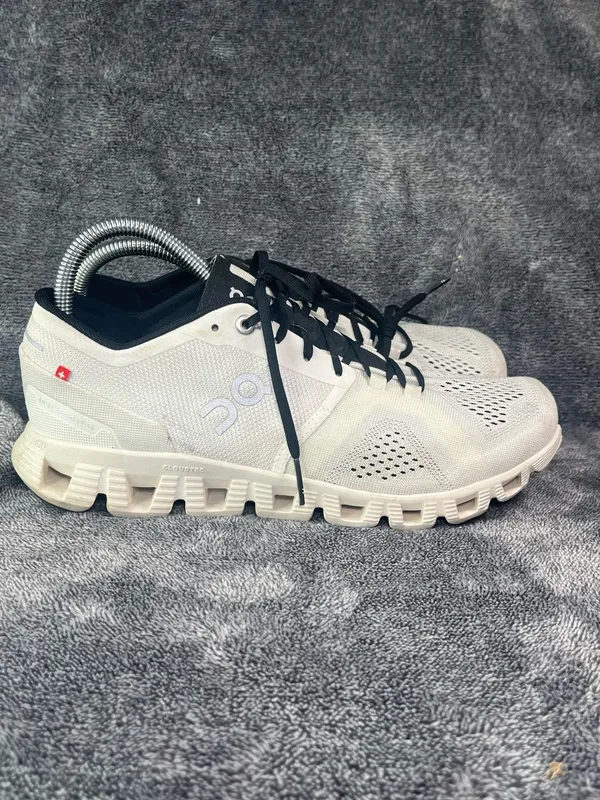 On Cloud X Women’s Size 9 Running Shoes White Black Training Sneakers - Image 3