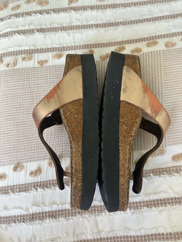 Birkenstock Rose Gold Gizeh platform sandals - Image 5