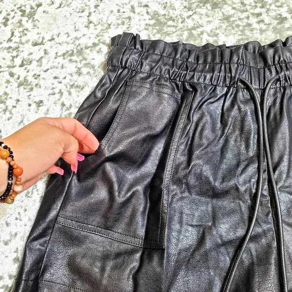 Faux‎ Leather High Waist Shorts Black Size L - Image 2