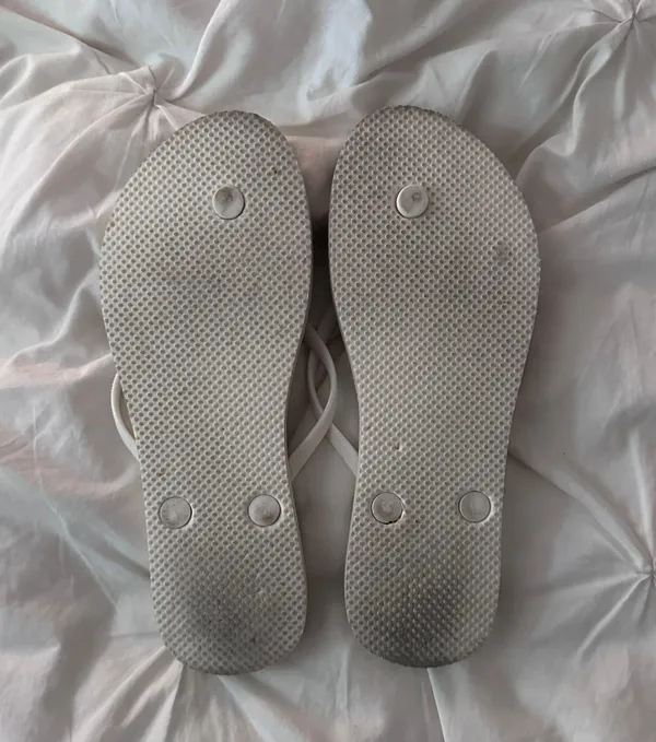 Old Navy Flip-flops - Image 2