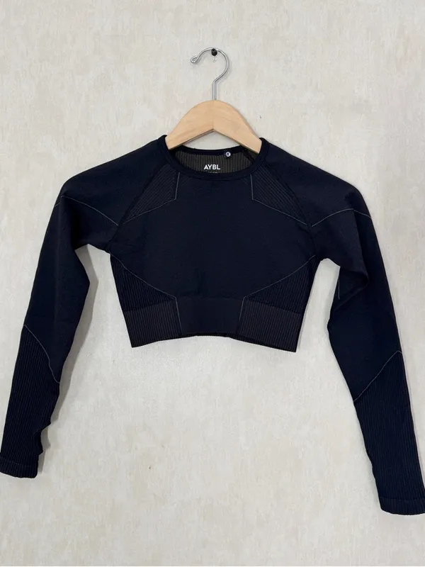 AYBL Women’s Reflex Seamless Crop Top Shirt Longsleeve Thumbholes in Black S - Image 2