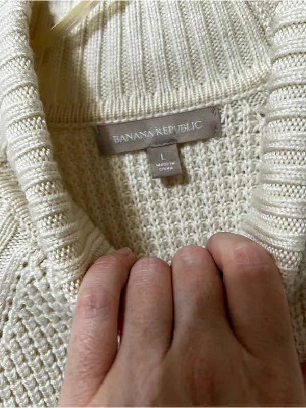 Banana Republic Cream Turtleneck Sweater - Image 3