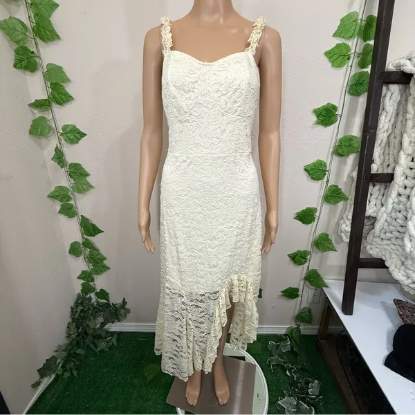 Elegant Lace White Dress New - Image 3