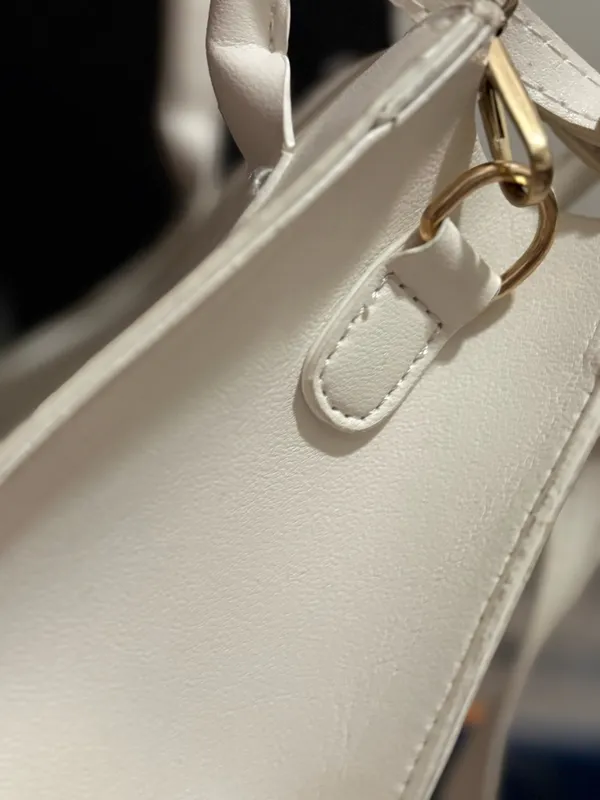 Source Unknown Women’s white  Mini Tote Bag with Detachable Strap - Image 4