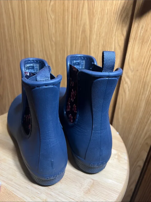 CROCS Navy Chelsea Rain Ankle Booties - Image 4