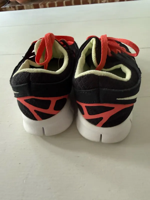 Nike Running Shoes size 6 - Image 3