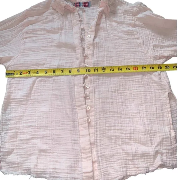 Urban Outfitters Button Down Shirt Small Pink Cotton Gauze Raw Hem‎ Boho Coastal - Image 8