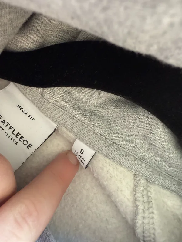 Aritzia Mega Fit TNA Hoodie - Image 4