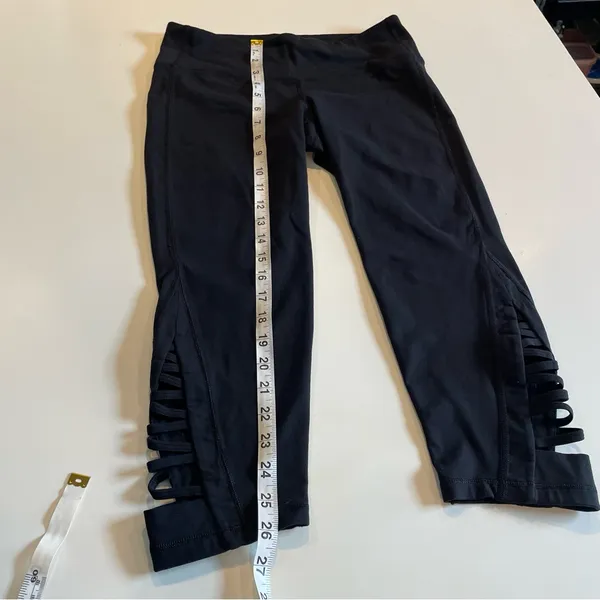 Athleta Mind over Mat Capri Lattice Cut Out Leggings Women’s size small Black - Image 9
