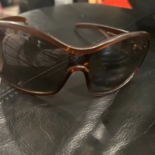 Brown Oversized Women’s Sunglasses - Classic Fashion Accessory - Image 11