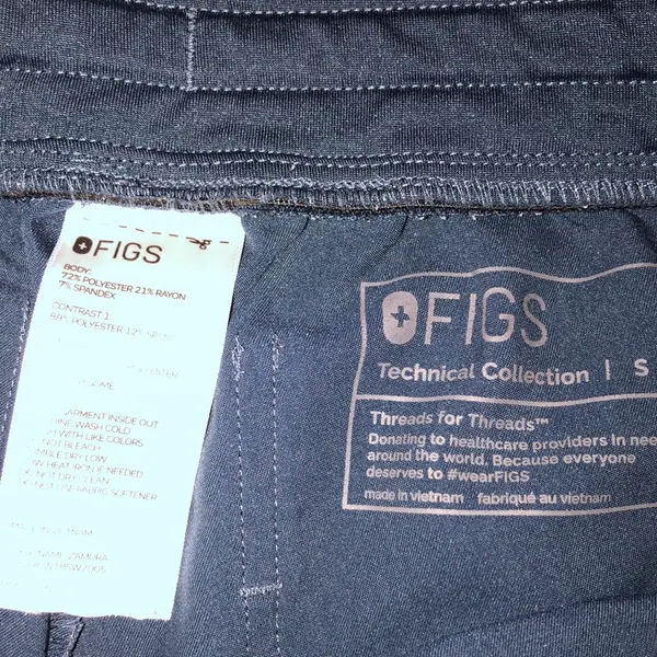 FIGS technical collection nurses/RN scrubs joggers size small - Image 3