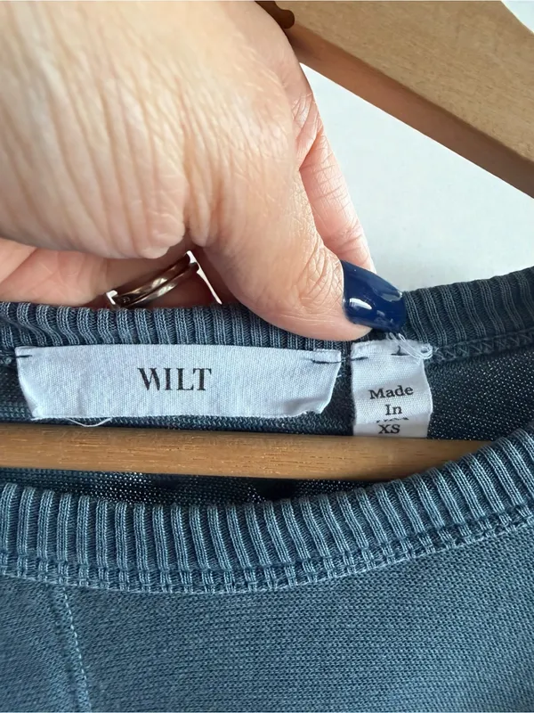 WILT Women's Raw Edge Asymmetrical Pullover Sweatshirt Blue Size‎ XS - Image 3