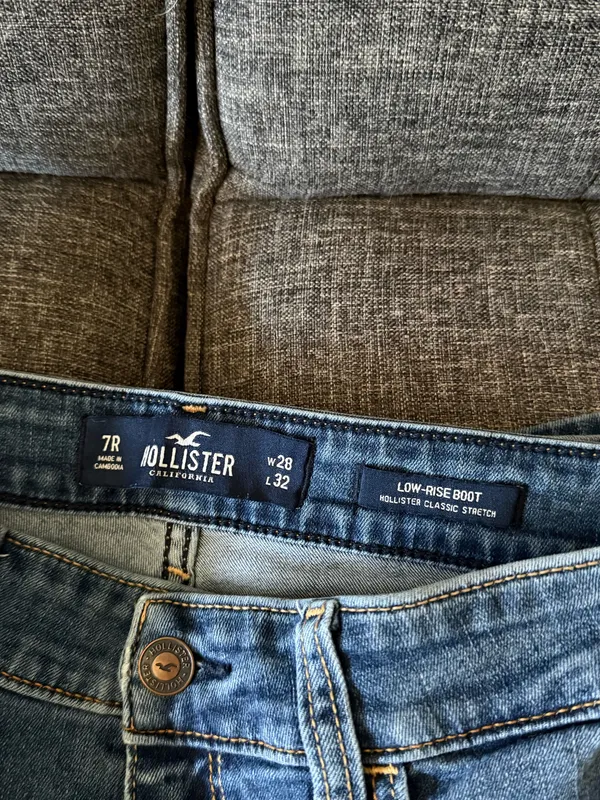 Hollister Low-Rise Bootcut Jeans - Image 2