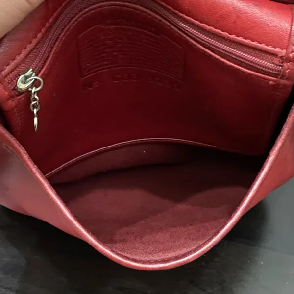 Vintage COACH 9131 Legacy Saddle Red Leather Flat Crossbody Shoulder Bag - Image 13