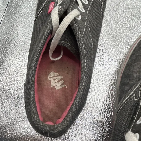 Vans‎ Women's Size 8 Gray Canvas Lace-Up Sneakers Pink Lining Casual Shoes - Image 4